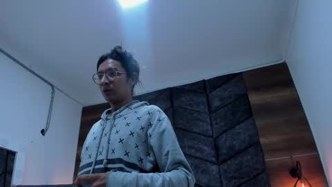 lauraagomezz__ online show from 02.16.25