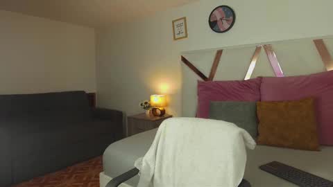 lauraagomezz__ online show from 02.28.25