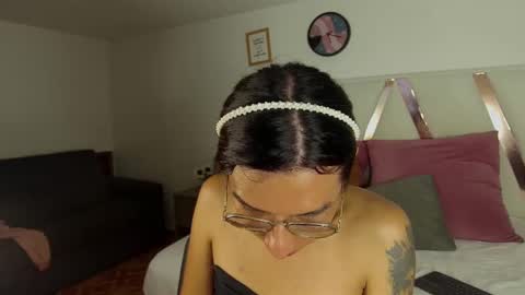 lauraagomezz__ online show from 03.02.25