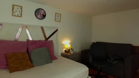 lauraagomezz__ online show from 03.07.25