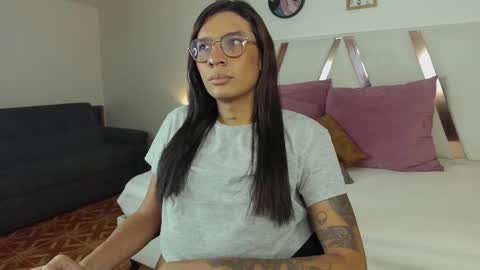 lauraagomezz__ online show from 03.10.25