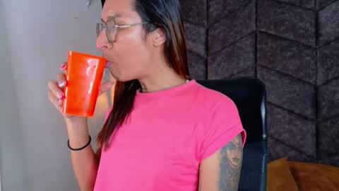 lauraagomezz__ online show from 09.09.25