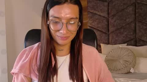 lauraagomezz__ online show from 09.16.25