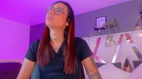 lauraagomezz__ online show from 10.02.25