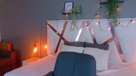 lauraagomezz__ online show from 10.03.25