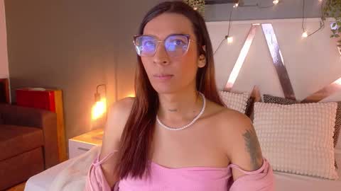 lauraagomezz__ online show from 10.30.25