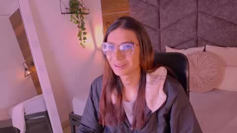 lauraagomezz__ online show from 11.08.25