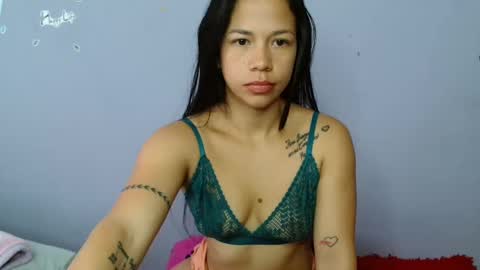 lauracb          online show from 03.06.25