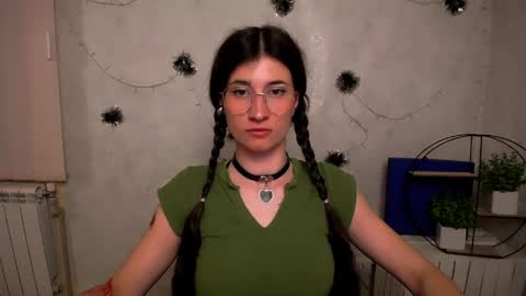 Snapshot of lauradre_ chatting on 05.09.26 Laura online show from 05.09.26