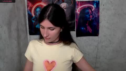Snapshot of lauradre_ chatting on 06.22.26 Laura online show from 06.22.26