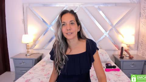 Snapshot of laurafarrely chatting on 12.02.24 Laura online show from 12.02.24