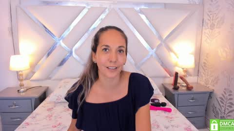 Snapshot of laurafarrely chatting on 12.02.24 Laura online show from 12.02.24