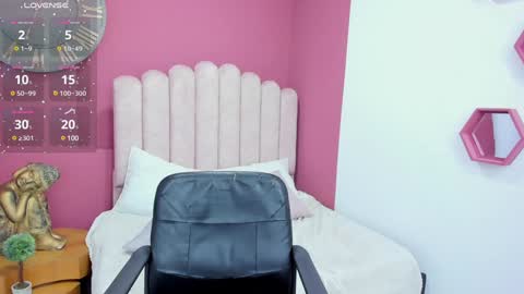 Laura Glowing online show from 01.18.25