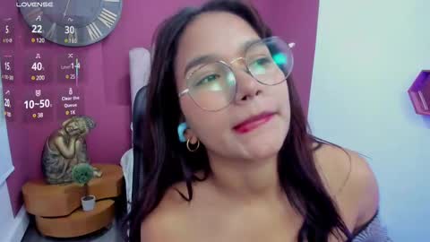 Laura Glowing online show from 02.18.25