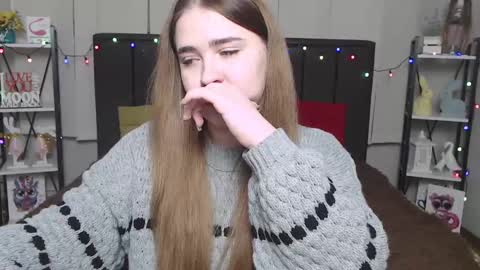 LauraHlot online show from 01.18.25