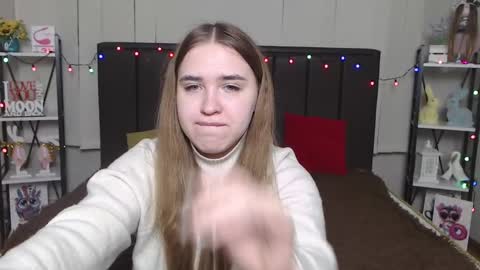 LauraHlot online show from 01.20.25