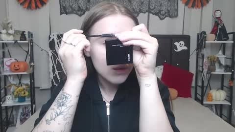 LauraHlot online show from 10.23.25