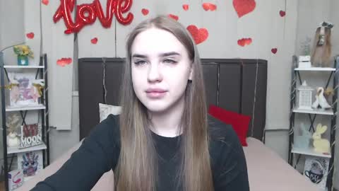 LauraHlot online show from 04.08.26