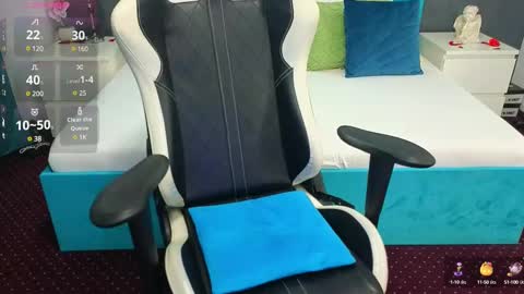 Snapshot of lauramirage chatting on 12.19.24 LauraMirage online show from 12.19.24