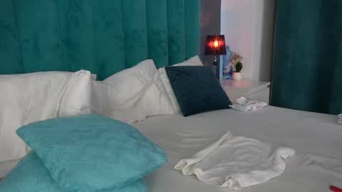 Snapshot of lauramirage chatting on 02.17.25 LauraMirage online show from 02.17.25