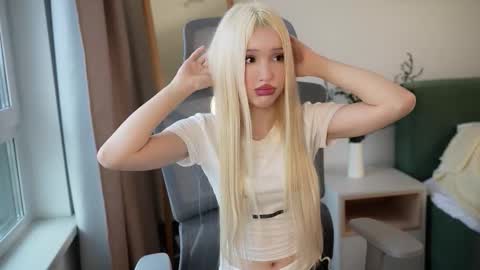 Laura online show from 11.01.25