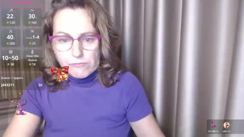Snapshot of lauraoven1 chatting on 12.11.24 Lauraoven1 online show from 12.11.24