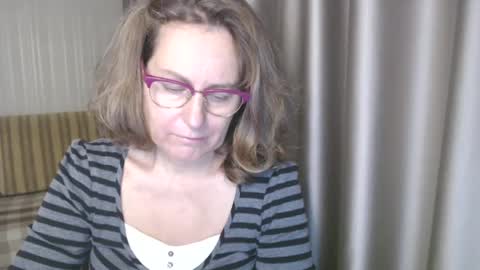 Snapshot of lauraoven1 chatting on 12.12.24 Lauraoven1 online show from 12.12.24