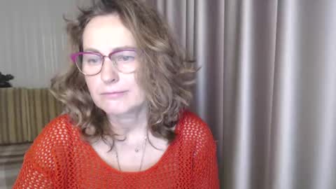 Snapshot of lauraoven1 chatting on 12.16.24 Lauraoven1 online show from 12.16.24
