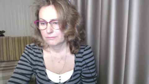 Snapshot of lauraoven1 chatting on 12.17.24 Lauraoven1 online show from 12.17.24
