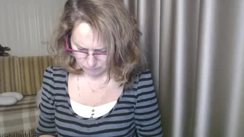 Snapshot of lauraoven1 chatting on 12.17.24 Lauraoven1 online show from 12.17.24