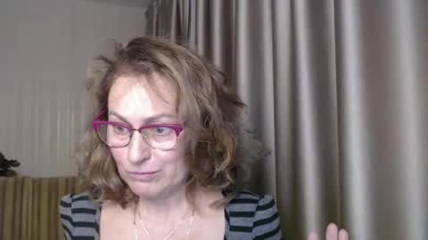Snapshot of lauraoven1 chatting on 12.17.24 Lauraoven1 online show from 12.17.24