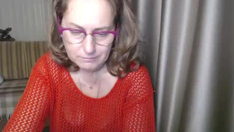 Snapshot of lauraoven1 chatting on 12.19.24 Lauraoven1 online show from 12.19.24