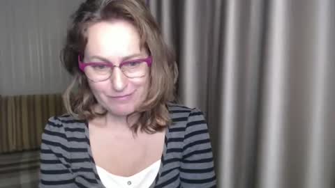 Snapshot of lauraoven1 chatting on 12.24.24 Lauraoven1 online show from 12.24.24