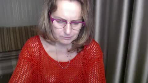 Snapshot of lauraoven1 chatting on 12.25.24 Lauraoven1 online show from 12.25.24