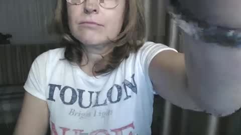 Snapshot of lauraoven1 chatting on 12.27.24 Lauraoven1 online show from 12.27.24