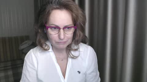 Snapshot of lauraoven1 chatting on 01.05.25 Lauraoven1 online show from 01.05.25