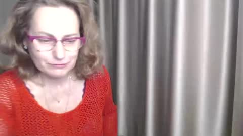 Snapshot of lauraoven1 chatting on 01.07.25 Lauraoven1 online show from 01.07.25