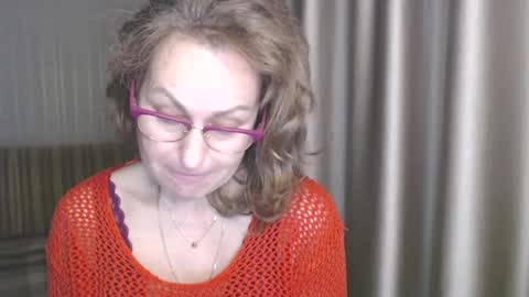 Snapshot of lauraoven1 chatting on 01.09.25 Lauraoven1 online show from 01.09.25