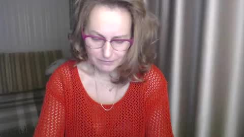 Snapshot of lauraoven1 chatting on 01.10.25 Lauraoven1 online show from 01.10.25