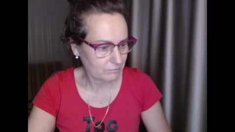 Snapshot of lauraoven1 chatting on 01.11.25 Lauraoven1 online show from 01.11.25