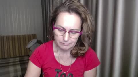 Snapshot of lauraoven1 chatting on 01.12.25 Lauraoven1 online show from 01.12.25