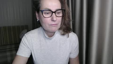 Snapshot of lauraoven1 chatting on 01.18.25 Lauraoven1 online show from 01.18.25