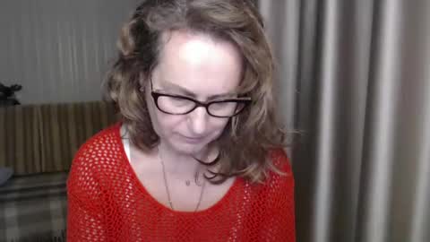 Snapshot of lauraoven1 chatting on 01.21.25 Lauraoven1 online show from 01.21.25