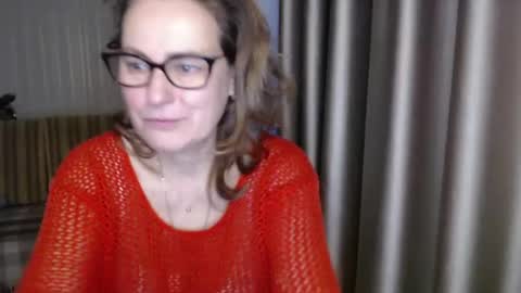 Snapshot of lauraoven1 chatting on 01.22.25 Lauraoven1 online show from 01.22.25