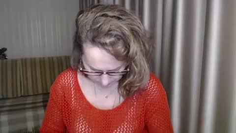 Snapshot of lauraoven1 chatting on 01.22.25 Lauraoven1 online show from 01.22.25