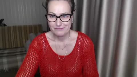 Snapshot of lauraoven1 chatting on 01.26.25 Lauraoven1 online show from 01.26.25