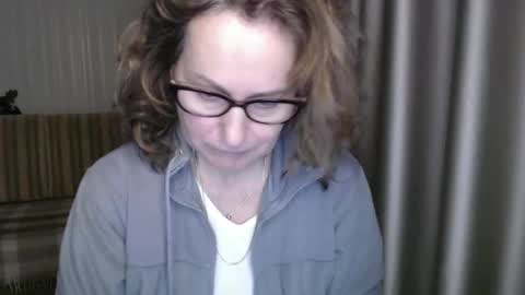 Snapshot of lauraoven1 chatting on 02.05.25 Lauraoven1 online show from 02.05.25