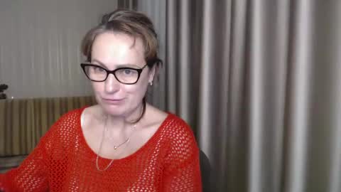 Snapshot of lauraoven1 chatting on 02.10.25 Lauraoven1 online show from 02.10.25