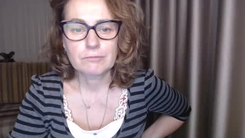 Snapshot of lauraoven1 chatting on 02.12.25 Lauraoven1 online show from 02.12.25