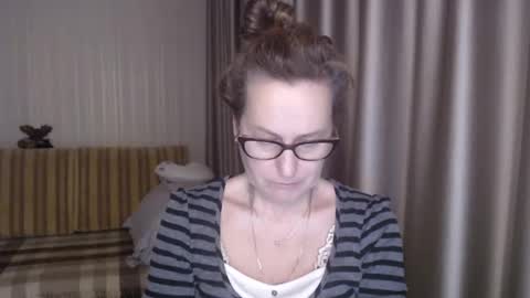 Snapshot of lauraoven1 chatting on 02.17.25 Lauraoven1 online show from 02.17.25